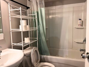 Handtücher, Seife, Toilettenpapier