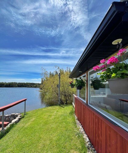 Beautiful Private Lake Retreat - One of a kind!