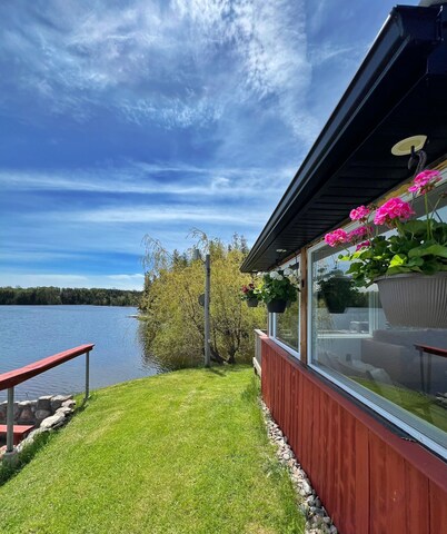 Beautiful Private Lake Retreat - One of a kind!