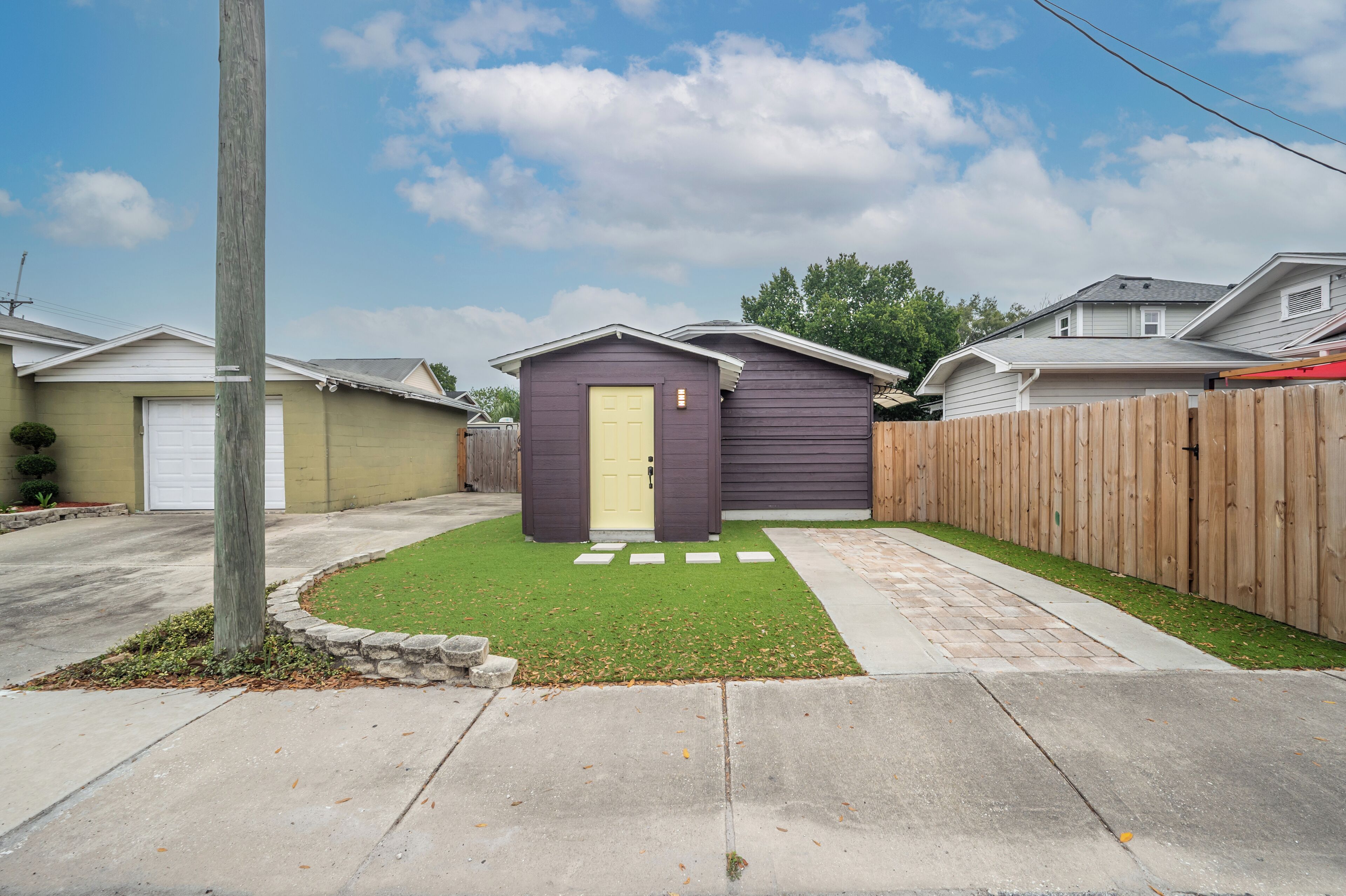 Stand alone studio with private driveway and fenced in backyard.