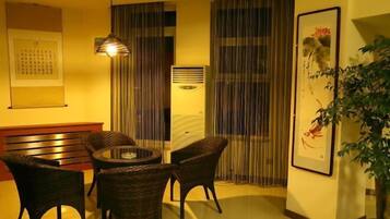 المنشأة من الداخل