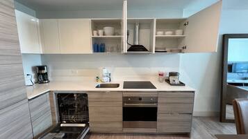 Design Apartment, Balcony, Partial Ocean View | Private kitchen | Full-size fridge, microwave, coffee/tea maker, cookware/dishes/utensils