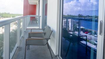 Family Apartment, 2 Bedrooms, Balcony, Bay View | Balcony