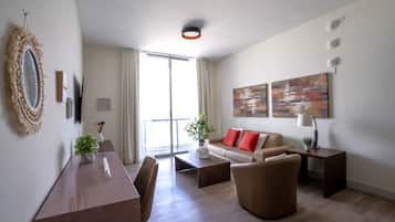 Family Apartment, 2 Bedrooms, Balcony, Bay View | Living area