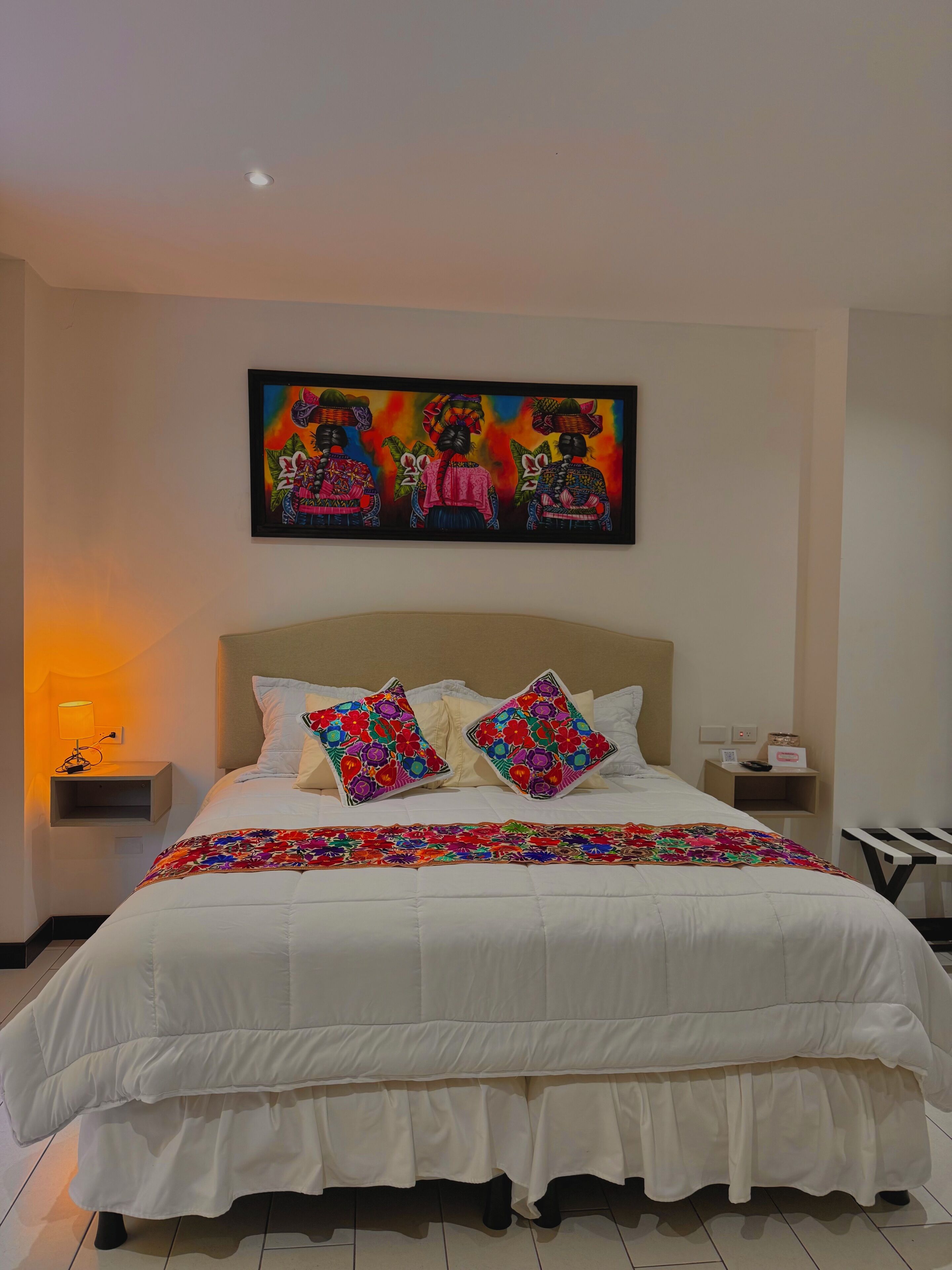 Studio Suite Tiêu chuẩn, ban công, quang cảnh núi | Bộ đồ giường cao cấp, nệm có lớp đệm bông, bàn 