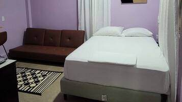 2 habitaciones, tabla de planchar con plancha, wifi y ropa de cama