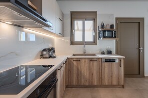 Refrigerador, microondas, horno y lavavajillas 