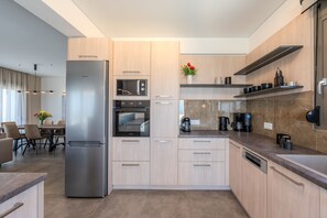 Frigorifero, microonde, forno, lavastoviglie