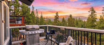 Mountain Palette by Avantstay Hot Tub, Game Room, Deck, Sweeping Views!