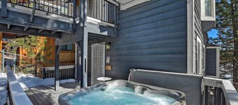 Mountain Palette by Avantstay Hot Tub, Game Room, Deck, Sweeping Views!