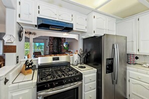 House (3 Bedrooms) | Interior - Mountain Palette by Avantstay Hot Tub, Game Room, Deck, Sweeping Views! (Big Bear City)