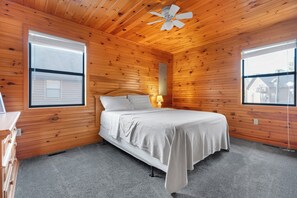 2 bedrooms, WiFi, bed sheets - Cozy 2 Bedroom Chalet .5 Miles from Dale Hollow Lake #5 (Celina)