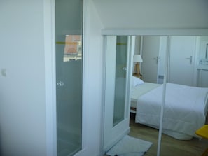 Căn hộ | 2 phòng ngủ, trang bị nội thất với thiết kế riêng biệt 