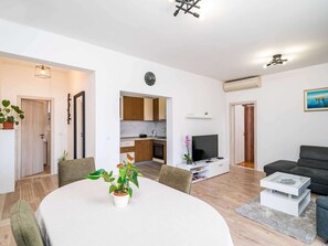 Apartment | Dining