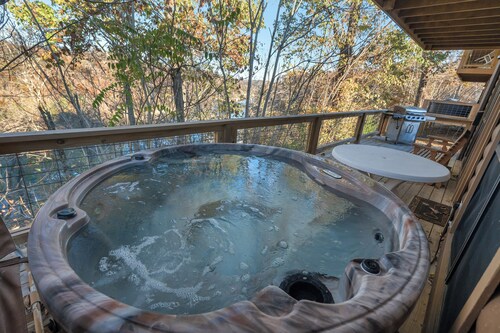 Breathtaking 4 Bedroom Chalet .5 Miles from Dale Hollow Lake #1