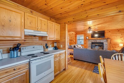 Breathtaking 4 Bedroom Chalet .5 Miles from Dale Hollow Lake #1