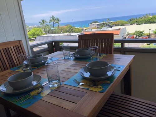 Newly Updated - Stunning Downtown Kona Getaway With Ocean Views
