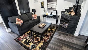 Smart TV, fireplace, stereo