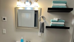 A bathroom with a vanity, sink, mirror, towel rack, toilet, and a rug. - 2 Bedroom Rental in Newport w/ Parking! Steps away from Thames, Broadway, & DT! (Newport)