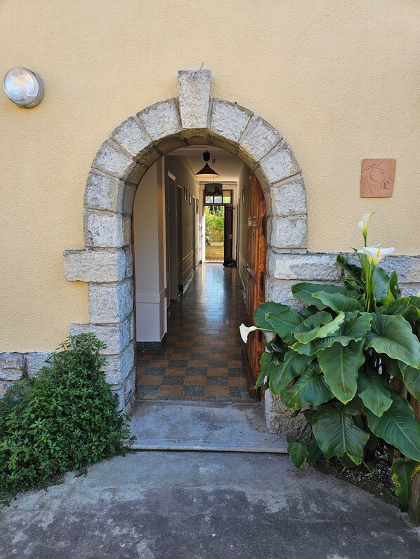 Exterior detail - Belle Maison Avec Jardin et Parking Gratuit -10% Séjour 7 j (Carcassonne)