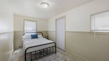 2 bedrooms, WiFi, bed sheets