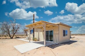 Exterior - Desert Dream Cabin w/Healing Soaking Tub! Private Escape near Joshua Tree, CA  (Twentynine Palms)