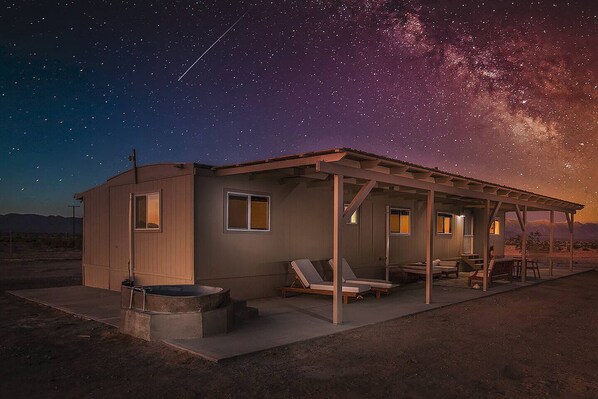 Property grounds - Desert Dream Cabin w/Healing Soaking Tub! Private Escape near Joshua Tree, CA  (Twentynine Palms)