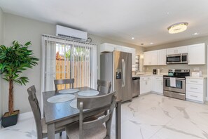 Fridge, microwave, oven, stovetop - Sunlit Oasis: 1BR APT - Steps to the Beach! (Pompano Beach)