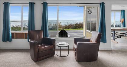 Sandpiper~ Water front on the Netarts Bay ~ unobstructed views. Sleeps 6