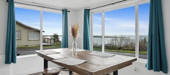 Sandpiper~ Water front on the Netarts Bay ~ unobstructed views. Sleeps 6