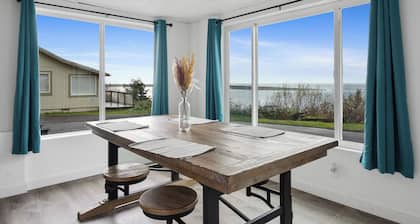 Sandpiper~ Water front on the Netarts Bay ~ unobstructed views. Sleeps 6