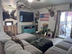 Interior - Sturgis Motorcycle Rally rental within walking distance of downtown. (Sturgis)