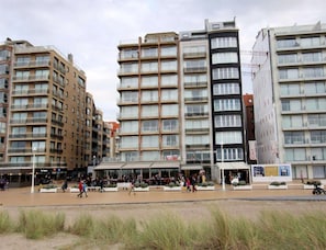 Apartment | Exterior - Seaside Comfort With Parking (Nieuwpoort)
