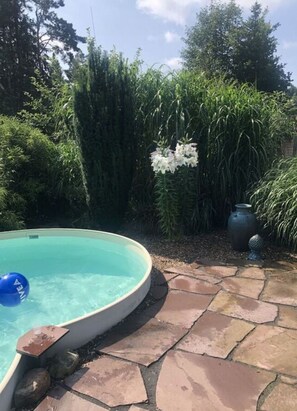 Outdoor pool - Charming Apartment in Husum (Hambuehren)