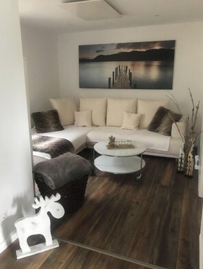 Apartment | Living area - Charming Apartment in Husum (Hambuehren)