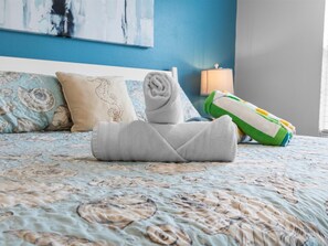 3 bedrooms, desk, iron/ironing board, travel cot