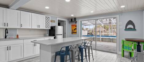 電子レンジ、オーブン、コンロ、食器洗い機