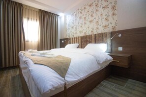 Habitación Deluxe doble | Caja fuerte, sistema de insonorización, tabla de planchar con plancha