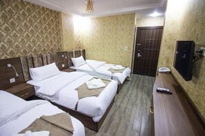 Habitación triple Deluxe | Caja de seguridad en la habitación y insonorización