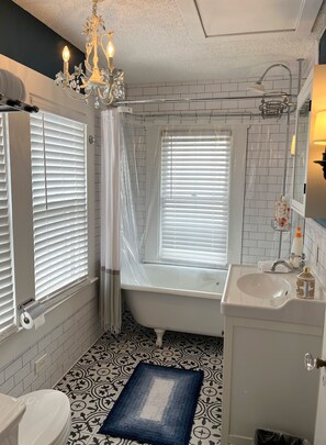 Towels, soap, shampoo, toilet paper