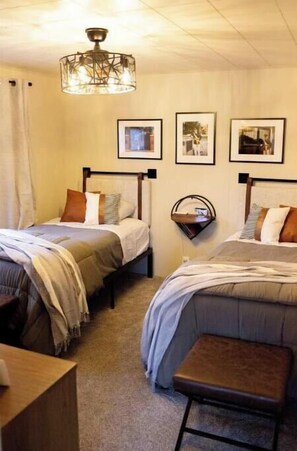 3 Schlafzimmer, Schreibtisch, Bügeleisen/Bügelbrett, WLAN