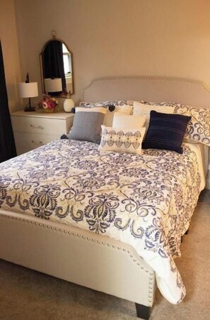 3 Schlafzimmer, Schreibtisch, Bügeleisen/Bügelbrett, WLAN