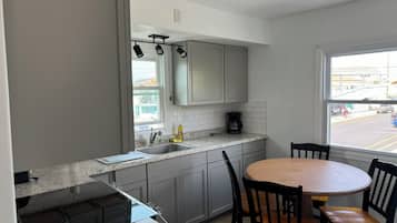 Appartement familial, non-fumeur | Repas dans la chambre