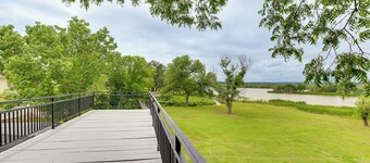 Granbury Home w/ Lake Views ~ 6 Mi to Boat Launch!