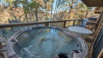 Tina de hidromasaje al aire libre