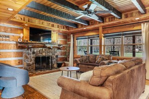 Smart TV, chimenea