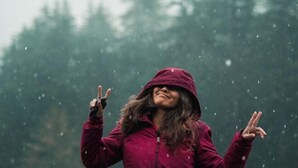A person in a red jacket making a peace sign. - Young Monk Hostel & Cafe Old Manali (Manali)