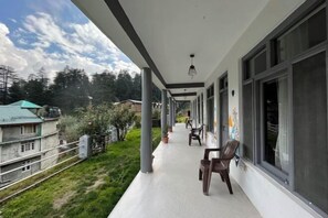 Interior - Young Monk Hostel & Cafe Old Manali (Manali)