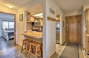 Kylskåp, mikrovågsugn, ugn och spishäll