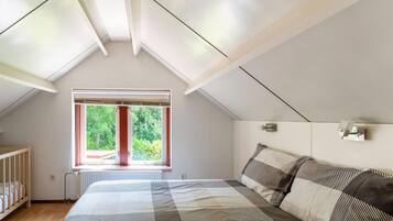 House | 3 bedrooms, individually furnished, bed sheets